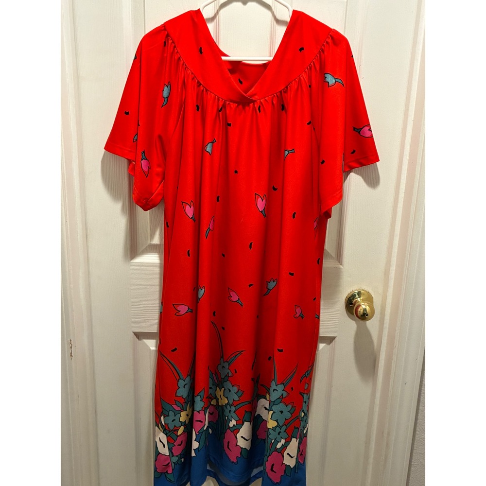 Anthony Richards Red Floral Muumuu Lounger Dress Medium Short Sleeve Housecoat